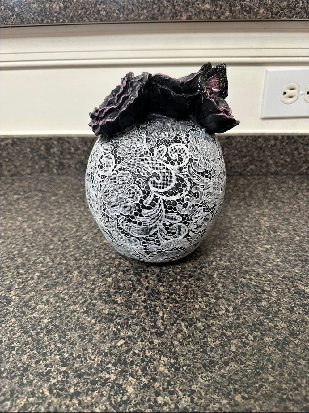 Halloween Moonlight Manor Resin Flower Butterfly Skull - Picture 3 of 7